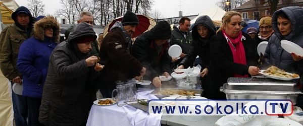 Mieszkańcy podzielili się opłatkiem podczas wigilii miejskiej w Dąbrowie Białostockiej [Film i Zdjęcia]