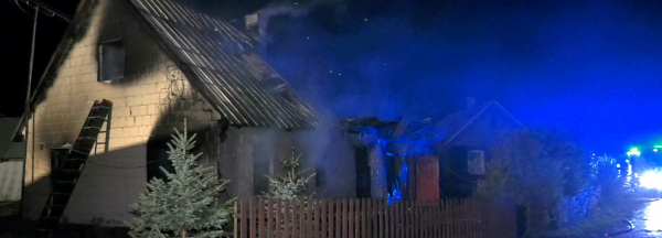 NA SYGNALE: Dwie kobiety zginęły w pożarze domu [Film]