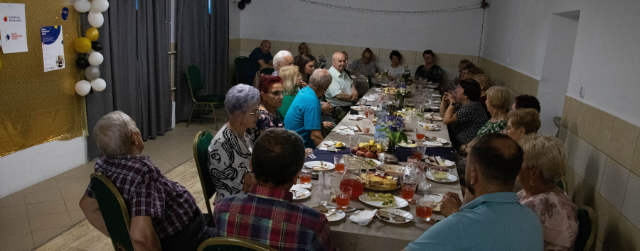 Wspólny stół z Fundacją BIEDRONKA łączy mieszkańców. Kolejne spotkanie w ramach programu „Danie Wspólnych Chwil”