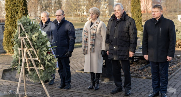 Uczcili pamięć Polak&oacute;w wywiezionych na Sybir [Zdjęcia]