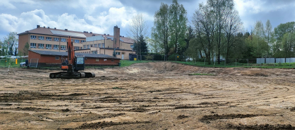 Rozpoczęcie prac budowlanych na kompleksie boisk przy Zespole Szkół Samorządowych w Janowie [Zdjęcia]