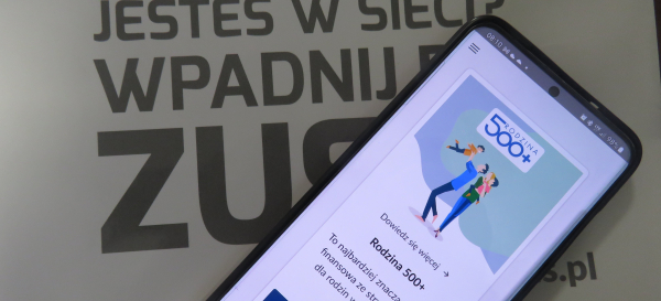 ZUS uruchomił aplikację mobilną do składania wniosk&oacute;w o 500 plus