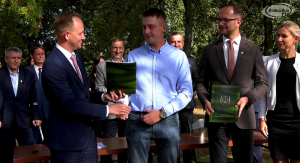 Podpisano umowy na dwie zielone inwestycje w Dąbrowie Białostockiej [Film]