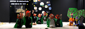 Wyjątkowy spektakl w wykonaniu uczniów dąbrowskiej Szkoły Podstawowej [Film]