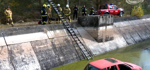 NA SYGNALE Człowiek utknął w studni oraz samoch&oacute;dł wpadł do zbiornika wodnego [Film]