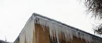 Komenda Powiatowej Straży Pożarnej w Sokółce apeluje o usuwanie śniegu i nawisów lodowych z dachów.