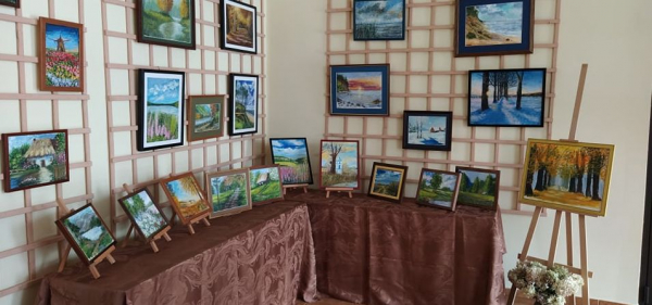 Wystawa obraz&oacute;w w sok&oacute;lskiej bibliotece [Zdjęcia]