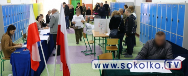Tłumy w lokalach wyborczych w Sokółce [Film i Zdjęcia]