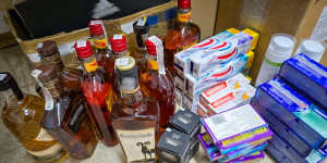 Kradli alkohol i pasty do zębów - wpadli w ręce policjantów.