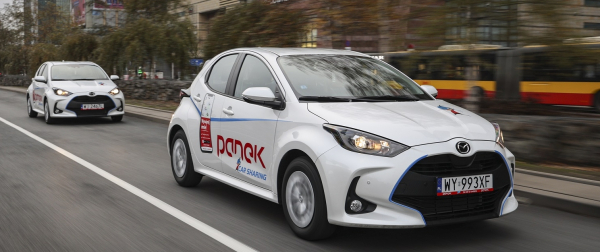 Największy kontrakt flotowy Mazdy w Polsce &ndash; 140 Mazd 2 Hybrid trafia do Panek CarSharing