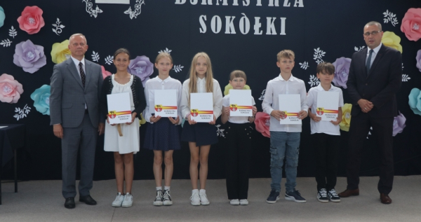 279 uczniów otrzymało stypendium Burmistrza Sokółki [Film, Zdjęcia]