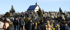 Między światłem a ciszą-cmentarze w dniu 1 listopada