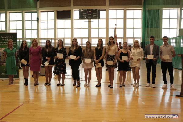 Zakończenie roku szkolnego 2021/2022 w sok&oacute;lskim liceum [Film, Zdjęcia]