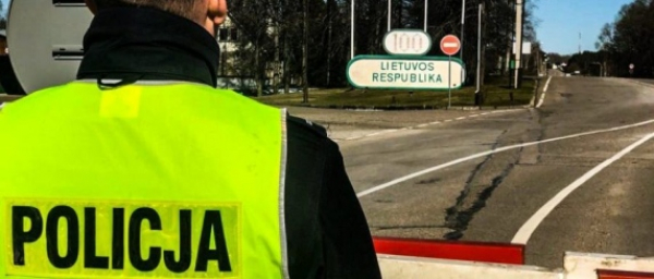 Policjanci strzegą granicy z Litwą [Zdjęcia]