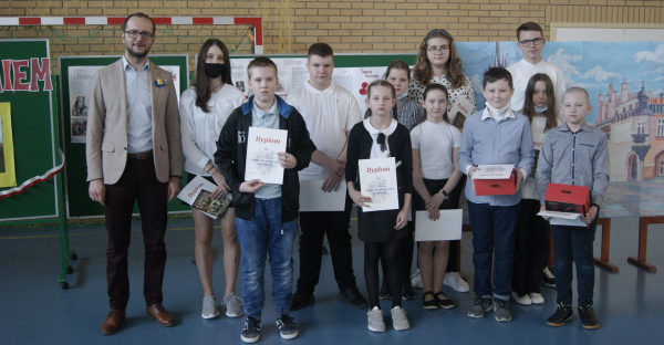 Dzień Patrona Szkoły w Dąbrowskiej Podstaw&oacute;wce [Zdjęcia]