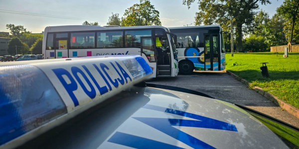 Kontrole autobus&oacute;w przewożących uczni&oacute;w w liczbach
