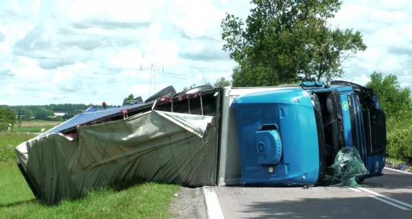 NA SYGNALE: Zderzenie dw&oacute;ch ciężar&oacute;wek na wysokości miejscowości Domuraty [Film]