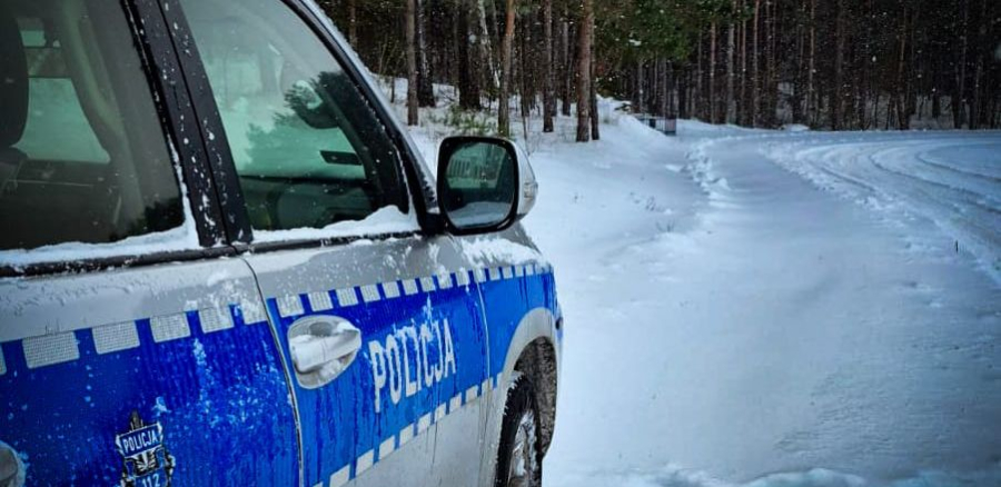 Wracał ze szpitala w letnich butach. Pomogli mu sokólscy policjanci