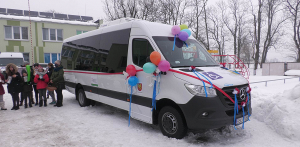 Nowy bus oraz 5 laptop&oacute;w dla SOSW w Sok&oacute;łce [Film]