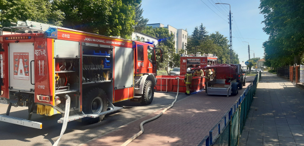 Ćwiczenia ratownicze na terenie Szkoły Podstawowej w Dąbrowie Białostockiej