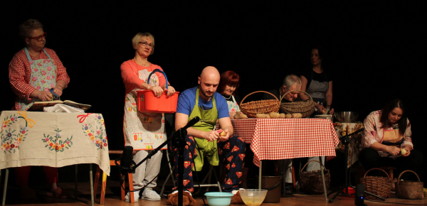 Pogwarki przy obieraniu kartofli [Zdjęcia]