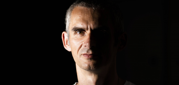 "Warstwy podsk&oacute;rne" czyli debiutancka powieść o przygodach prywatnego detektywa z Białegostoku