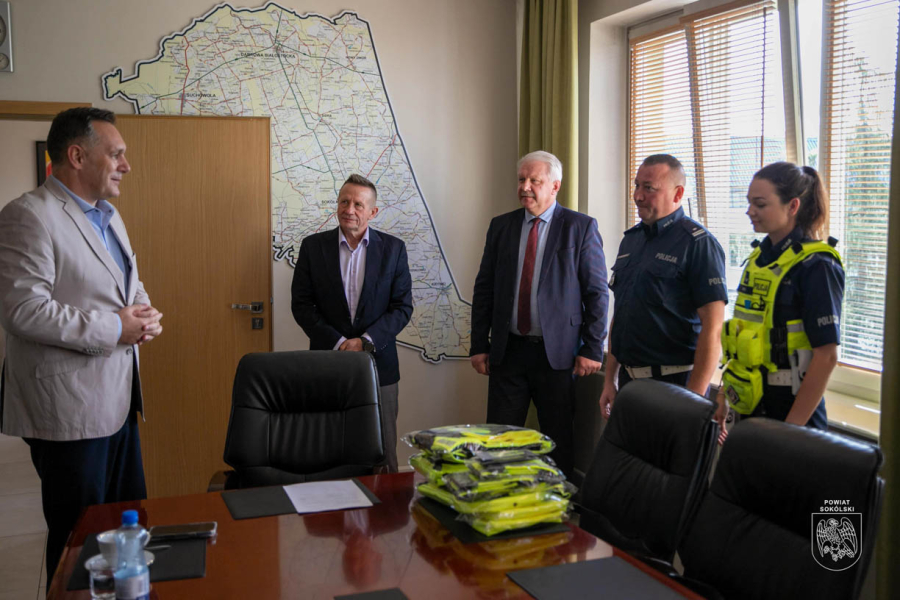Powiat Sokólski wyposażył policjantów w nowe kamizelki patrolowe