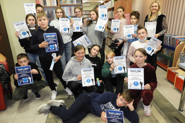 Gminna Biblioteka Publiczna w Janowie wzięła udział w  VII edycji Nocy Bibliotek pod hasłem &bdquo;Czytanie wzmacnia&rdquo; [Zdjęcia]