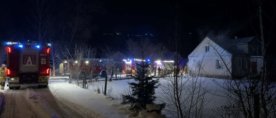 Pożar budynku mieszkalnego w Jacznie. Interweniowały służby