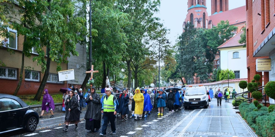 Z Białegostoku przez Szudziałowo i Kuźnicę do Wilna. Pielgrzymi znów ruszyli drogą pokoju.