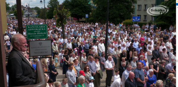 Tysiące wiernych przeszło ulicami Sok&oacute;łki [Film]