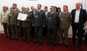 Uhonorowanie Złotym Medalem Za Zasługi Dla Obronności Kraju mieszkańca Dąbrowy Białostockiej [Zdjęcia]
