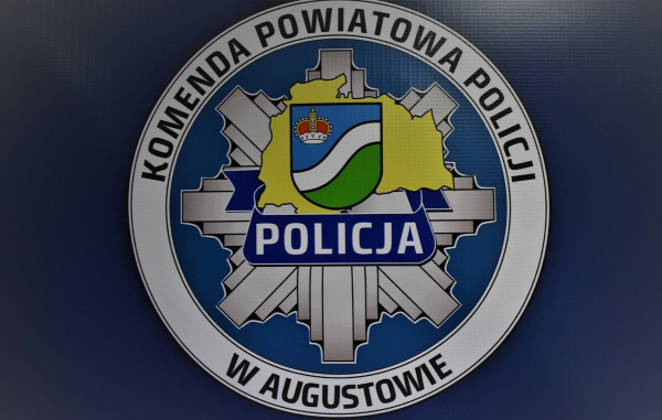 Sekundy decydowały o życiu. Policjanci uratowali niemowlę w Augustowie