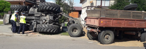 NA SYGNALE: Wypadek ciągnika rolniczego w Krynkach [Zdjęcia]