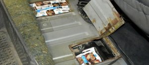 3 tys. paczek papierosów znaleźli w podłodze Forda [Zdjęcia]