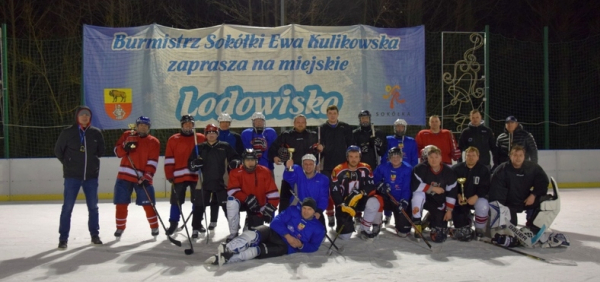 Charytatywny turniej hokeja na lodzie o Puchar Burmistrza Sokółki [Zdjęcia]