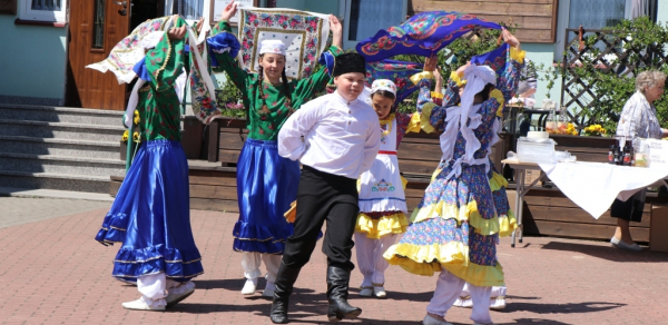 Zaproszenie na Tatarskie Święto Wiosny „Navruz” w Bohonikach: Tradycja, Kultura i Wspólnota