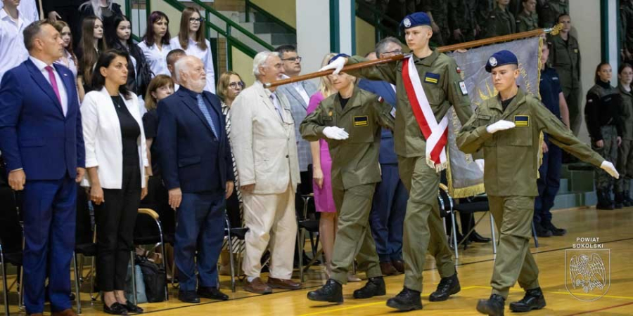 98 nowych uczniów, wyjazd do Chin, stypendia i wielka metamorfoza szkoły.