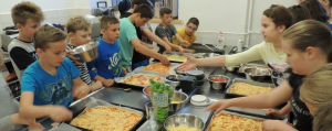 Warsztaty kulinarne w ZSR- pizza, pizza, pizza..... [Zdjęcia]