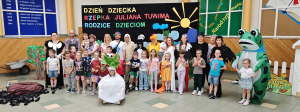 Wyjątkowy dzień w dąbrowskiej Szkole Podstawowej - RZEPKA rozbawiła dzieci